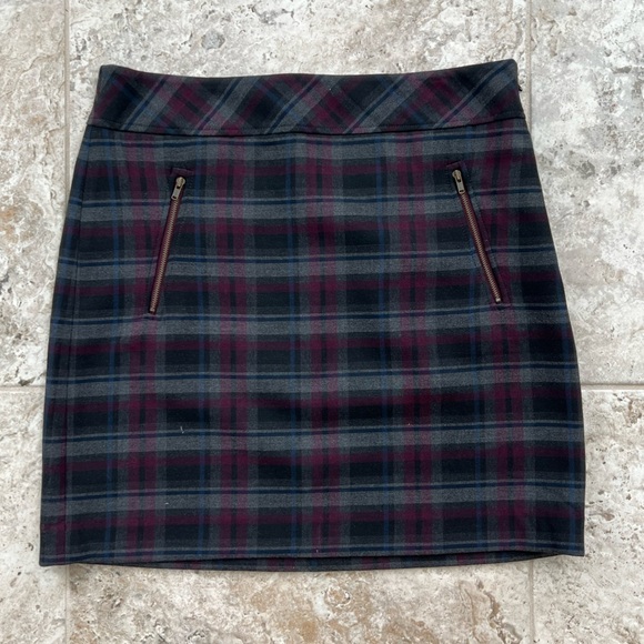 New LOFT Plaid Pencil Skirt with Two Zippered Front Pockets, sz 8 - Picture 1 of 6